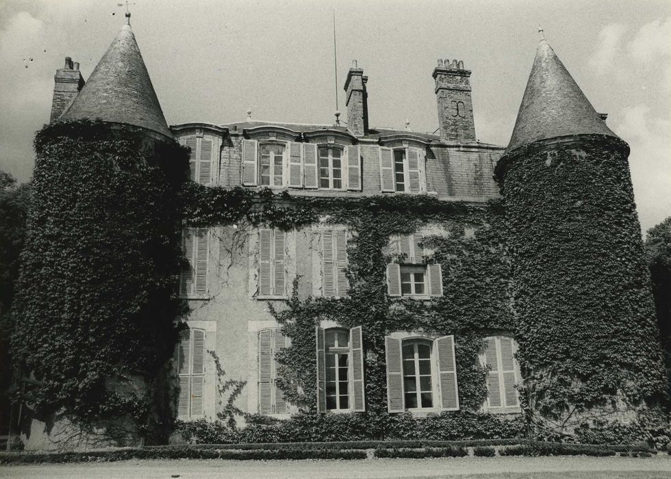 Château des Coudreaux : Façade sud, vue générale