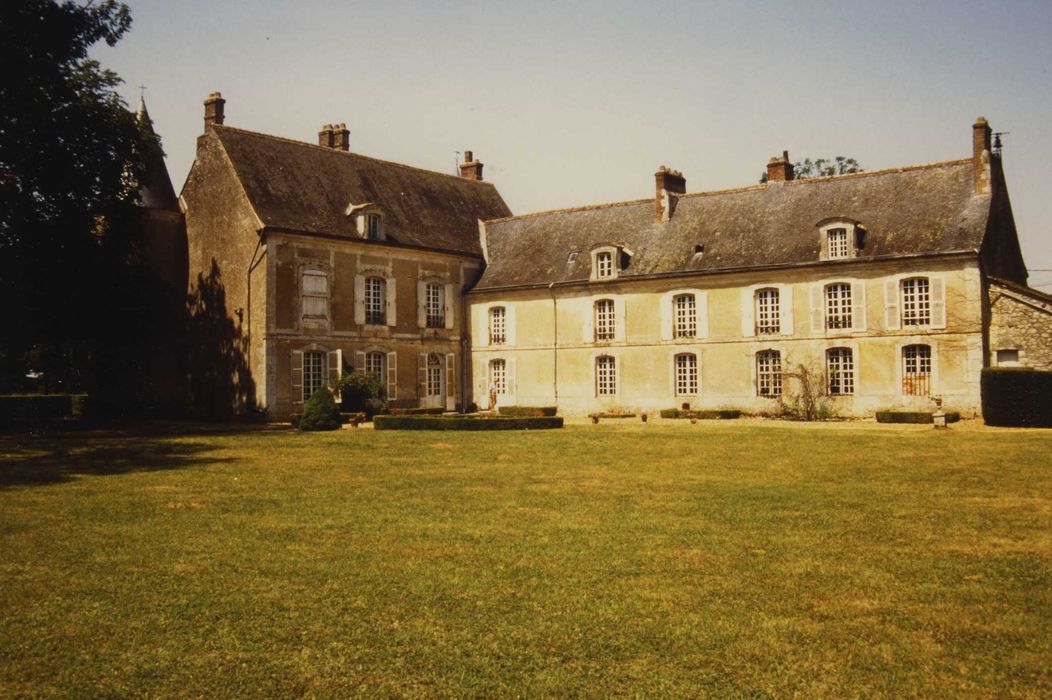 Château de Villebeton : Façades nord et sud, vue générale