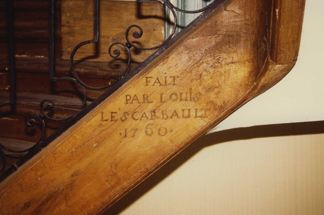 Château de Villebeton : Escalier, détail