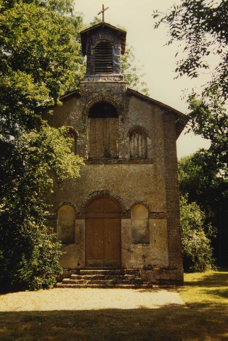 Château de Villebeton : Chapelle, façade occidentale, vue générale