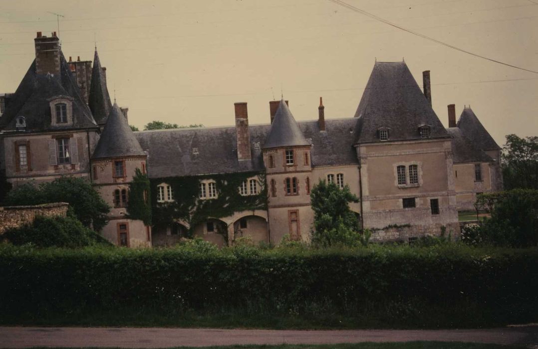 Château de Moléans : Aile ouest, façade ouest, vue générale