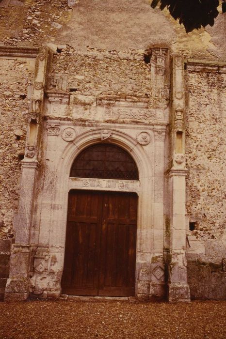 Eglise Saint-Pierre : Portail occidental, vue générale