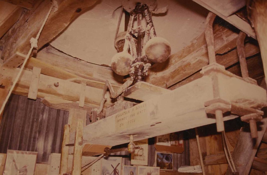 Moulin à vent de Chesnay : détail du régulateur à boules