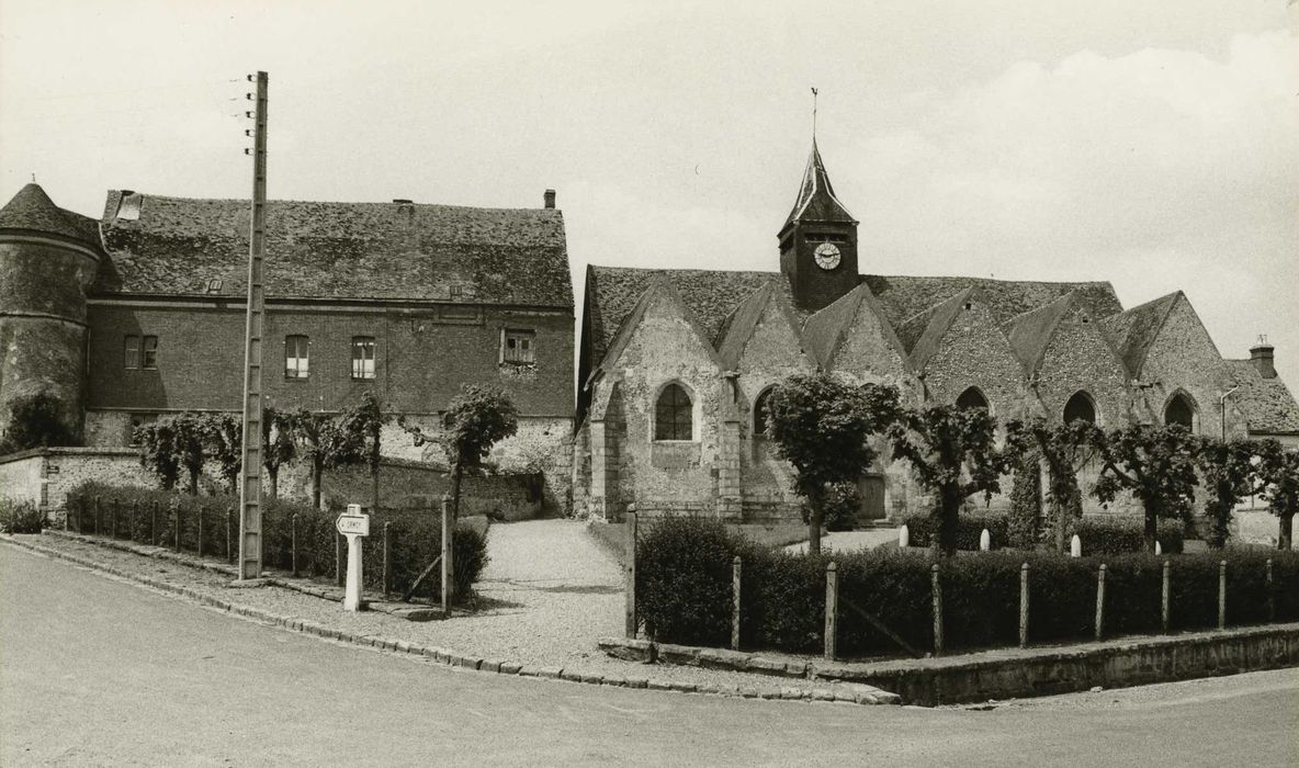 Église Saint-Léger et ferme attenante : Ensemble sud, vue générale