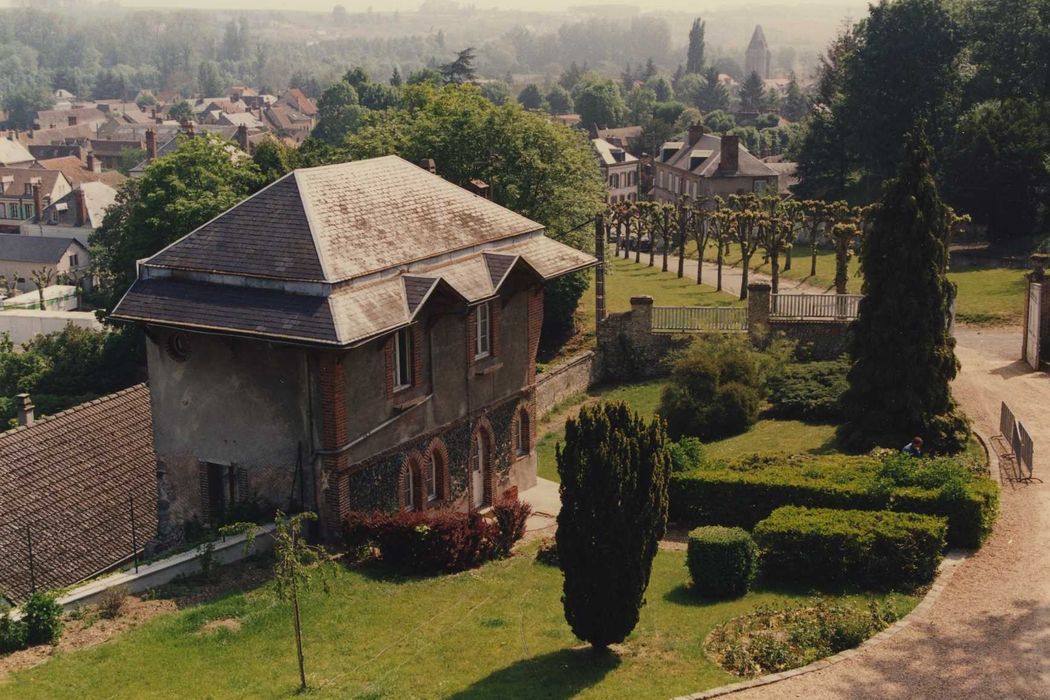 Château : Pavillon d’entrée, façades nord et ouest, vue générale