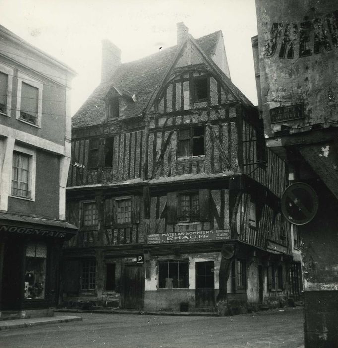 Maison à pans de bois : Façade sur rue, vue générale