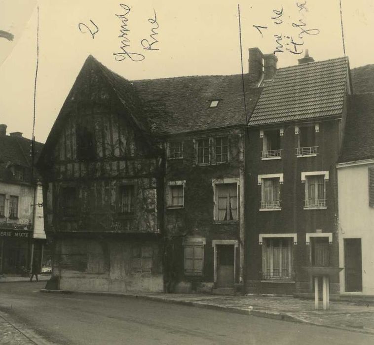 Maison à pans de bois : Façade sur rue, vue générale