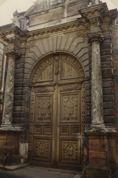 Hôpital-hospice (ancien Hôtel-Dieu) : Portail d’accès, vue générale