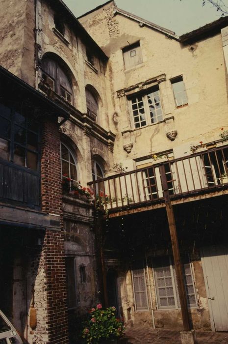 Immeuble ou maison Coulon (anciennement dite de l'Ecu de Bretagne) : Façade sur cour, vue générale