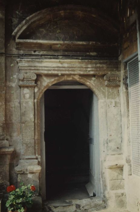 Immeuble ou maison Coulon (anciennement dite de l'Ecu de Bretagne) : Porte d’accès sur cour, vue générale