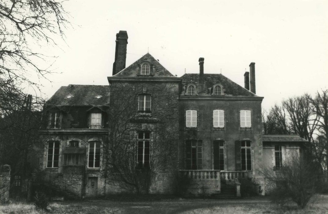 Château de la Brosse : Façade ouest, vue générale