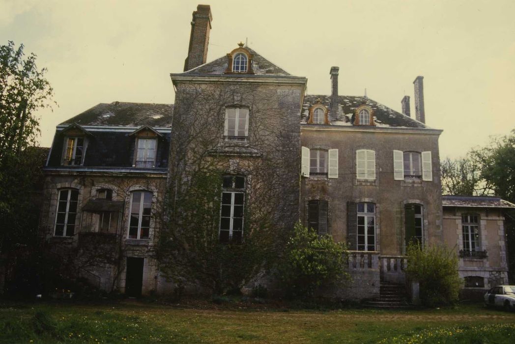 Château de la Brosse : Façade ouest, vue générale