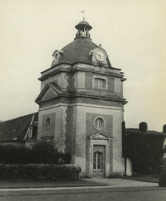 Château de Reverseaux : Pavillon nord-ouest, vue générale