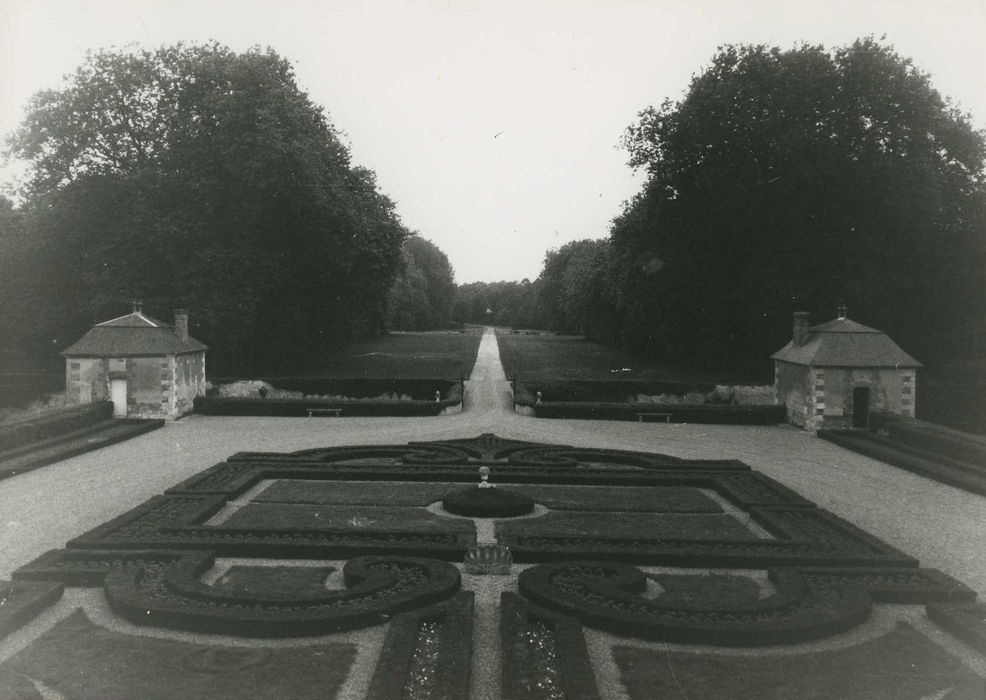 Château de Blanville : Perspective nord-ouest, vue générale