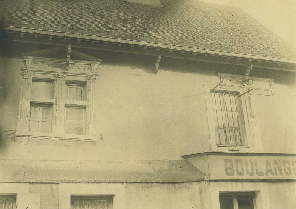 Maison : Façade sur rue, vue partielle