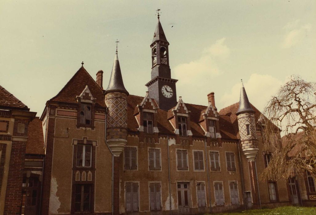 Ancienne école : Façade est, vue générale