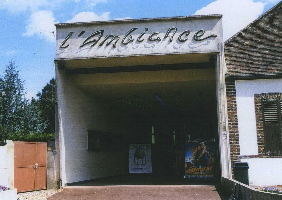 Cinéma l'Ambiance : Façade sur rue, vue générale