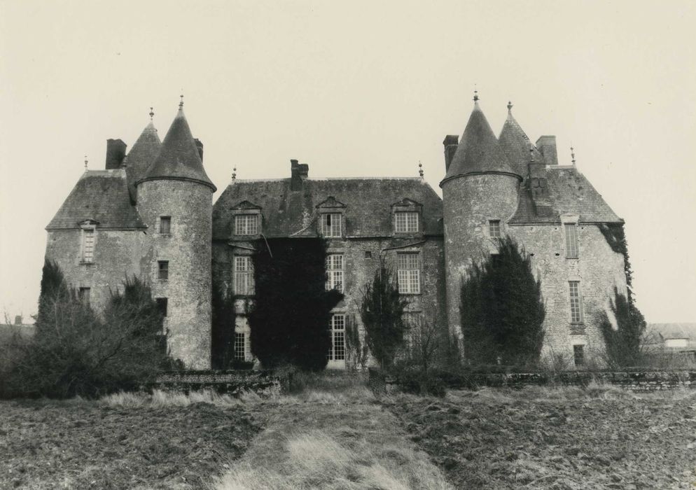 Château de Villepion : Ensemble nord-ouest, vue générale