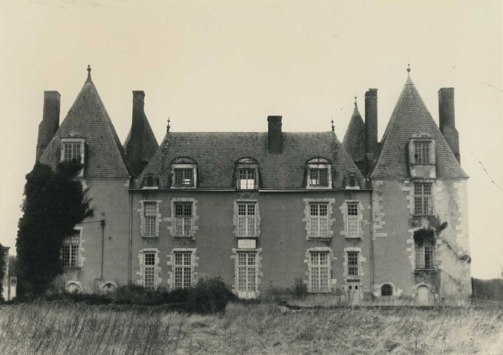 Château de Villepion : Ensemble sud-est, vue générale