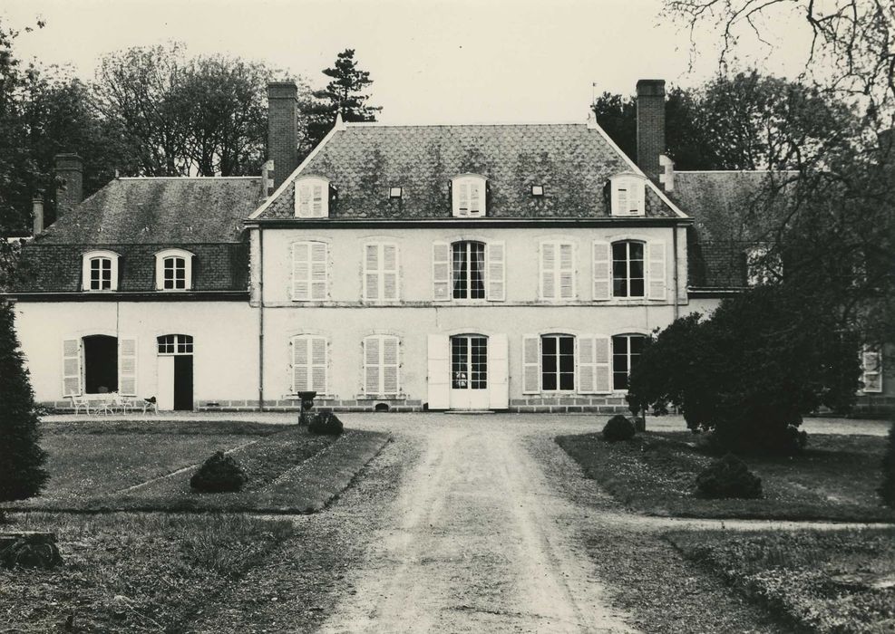 Château de Villeprévost : Façade est, vue générale