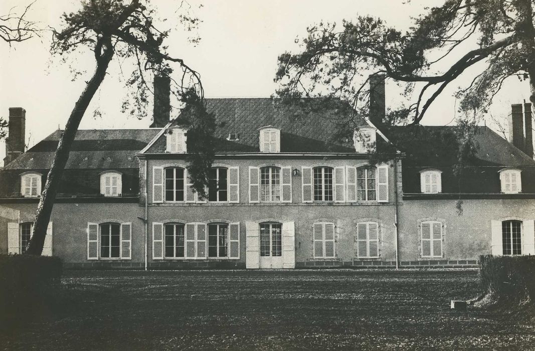 Château de Villeprévost : Ensemble ouest, vue générale