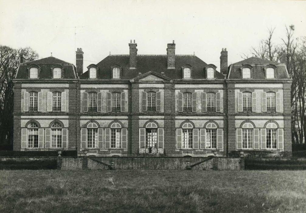 Château : Façade nord-ouest, vue générale