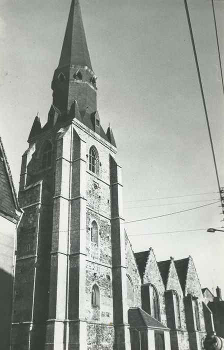 Eglise Notre-Dame : Façade latérale sud, vue partielle