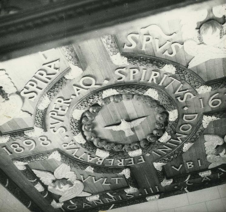 Eglise Notre-Dame : détail d’un plafond lambrissé (?)