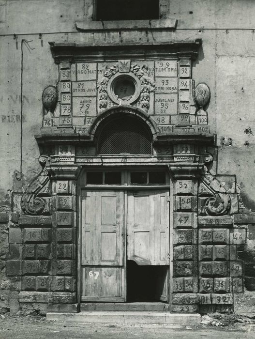 Ancien monastère des Augustines : Porte d’accès sur rue, vue générale