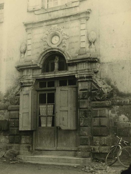 Ancien monastère des Augustines : Porte d’accès sur rue, vue générale