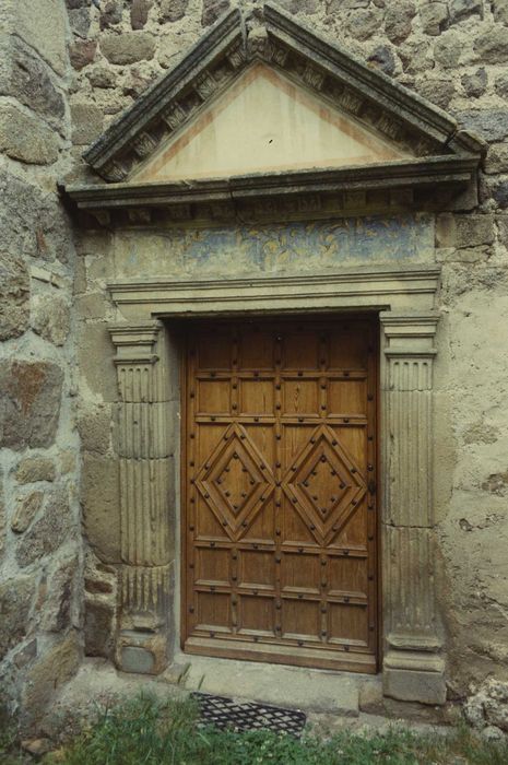 Château : Cour intérieure, façade sud, porte d’accès, vue générale