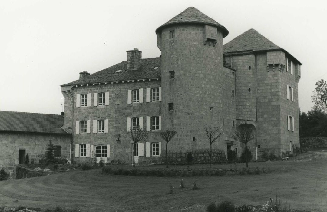 Château du Besset : Ensemble sud-est, vue générale