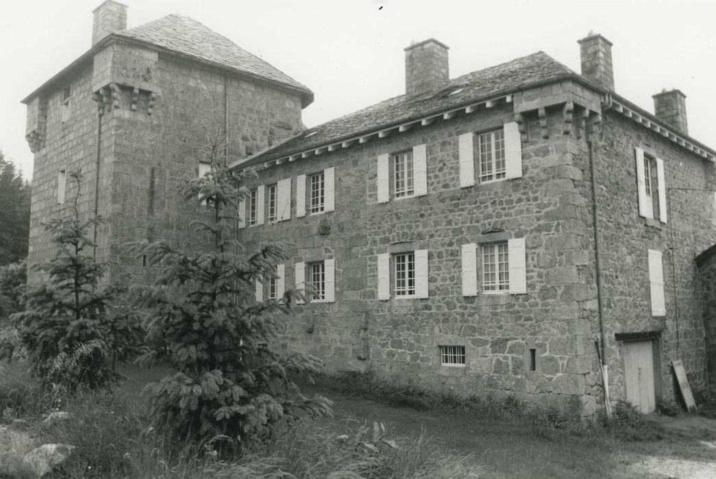 Château du Besset : Ensemble nord, vue générale