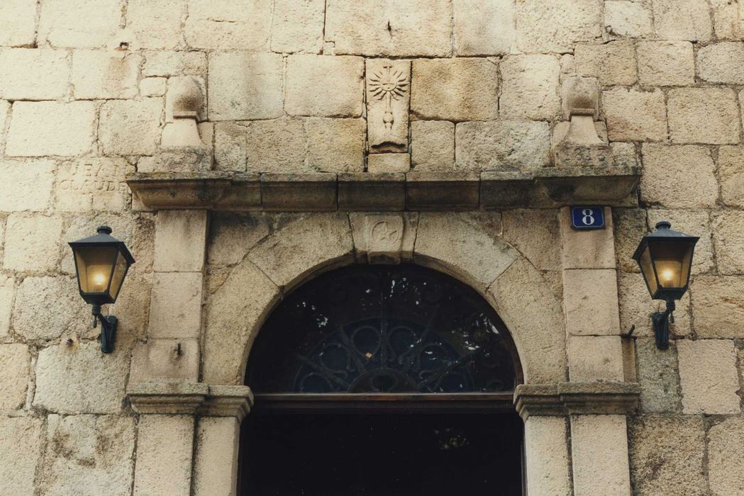 Chapelle des Pénitents : Portail sud, vue partielle