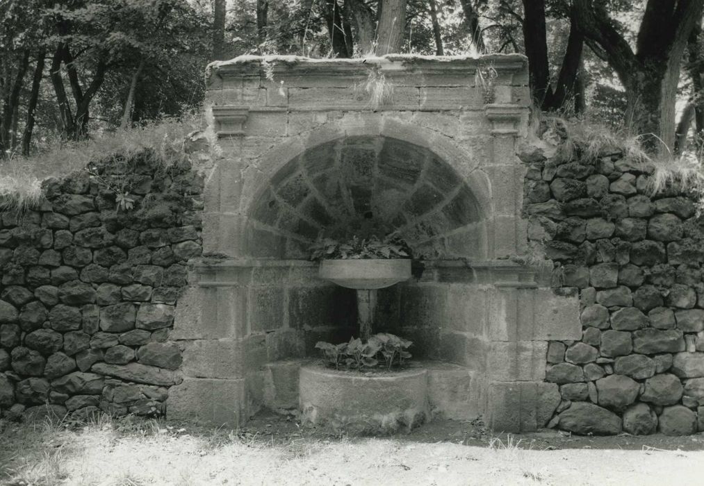 Château du Thiollent : Jardin, détail d’une fontaine