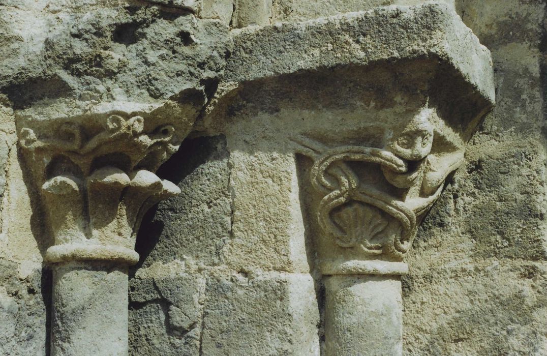 Eglise Saint-Victor : Façade latérale sud, portail d’accès, détail