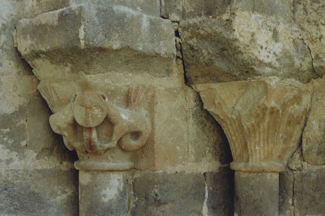 Eglise Saint-Victor : Façade latérale sud, portail d’accès, détail