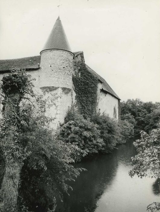 Château d'Assay : Ensemble sud-ouest, vue générale