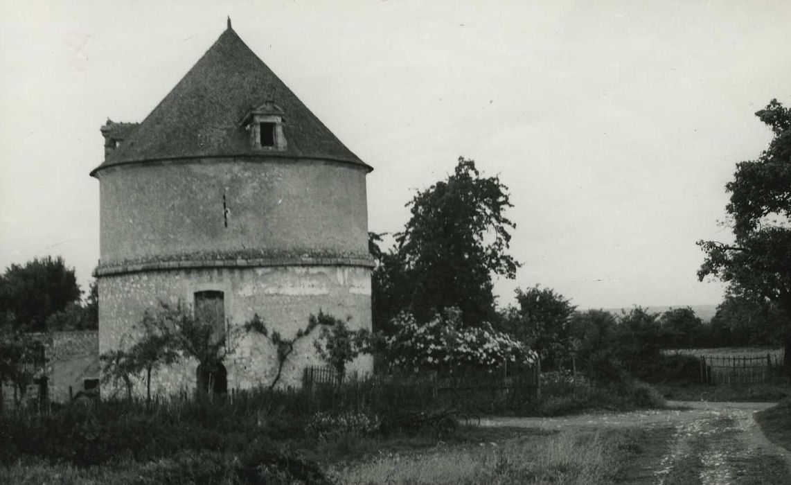 Château d'Assay : Pigeonnier, vue générale