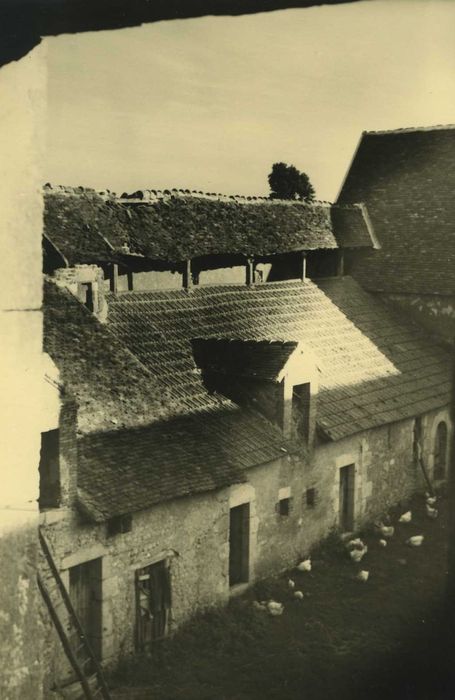 Château d'Assay : Cour intérieure, façade sud-est, vue générale