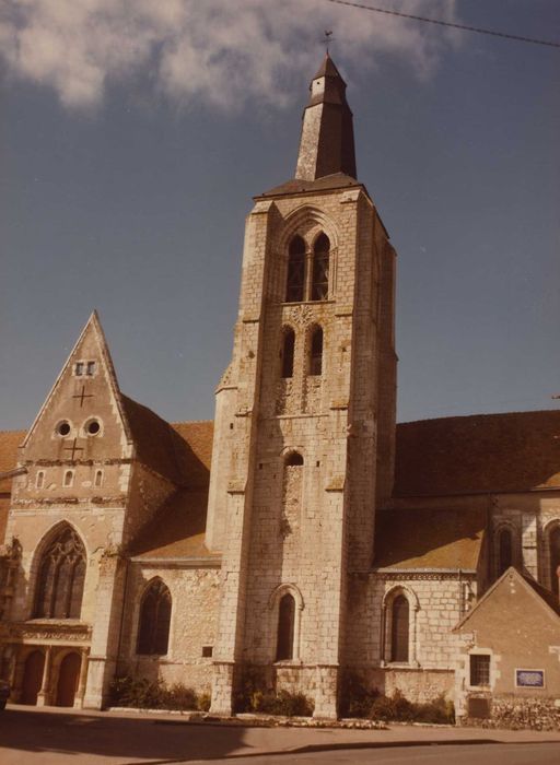 Eglise Saint-Aignan : Façade latérale sud-est, vue partielle