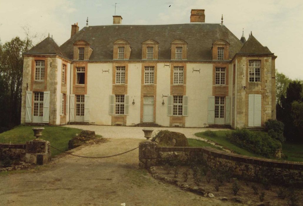 Château de la Luzerne : Ensemble nord, vue générale