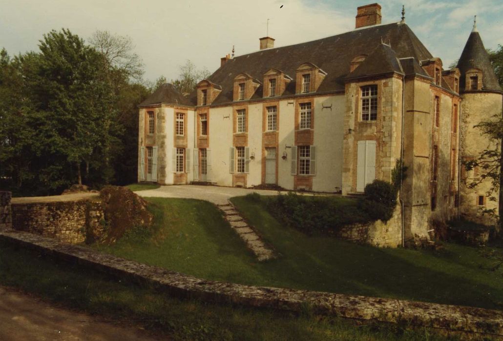 Château de la Luzerne : Ensemble nord-ouest, vue générale