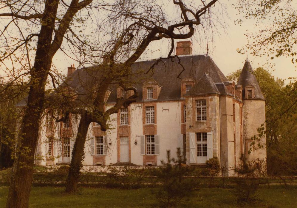 Château de la Luzerne : Ensemble nord, vue générale