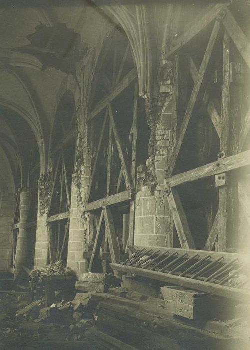 Eglise Saint-Etienne : Nef, vue partielle