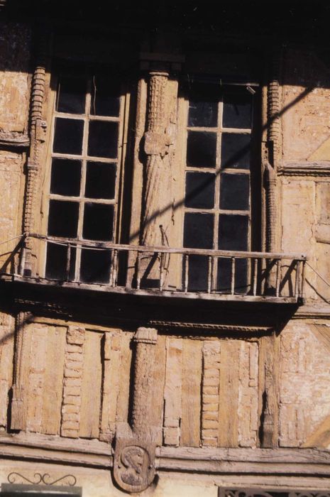 Maison à pans de bois : Façade sur rue, vue part