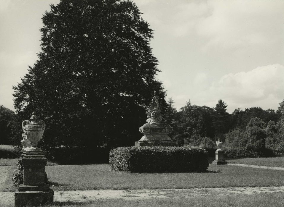 Château : Détail d’un groupe sculpté