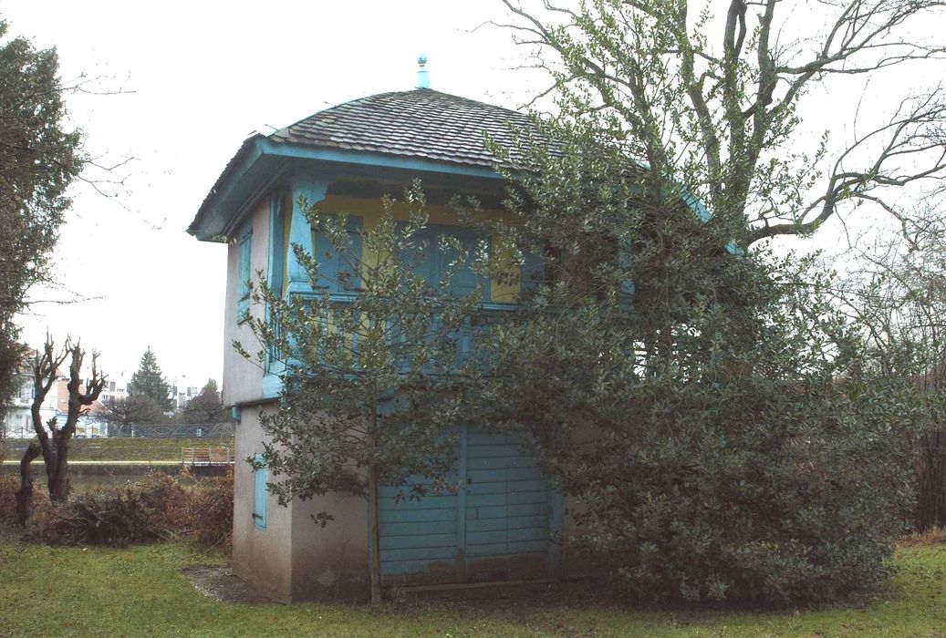 Pavillon de jardin, dit « loge » : Façade nord, vue générale