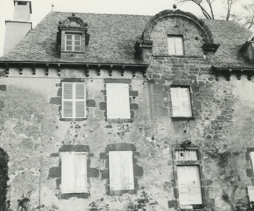 Château de Clavières : Façade ouest, vue partielle