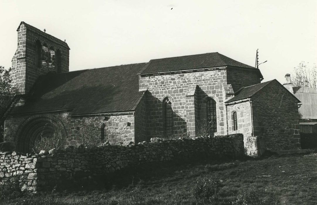 Eglise Saint-Jean-Baptiste : Façade latérale sud, vue générale